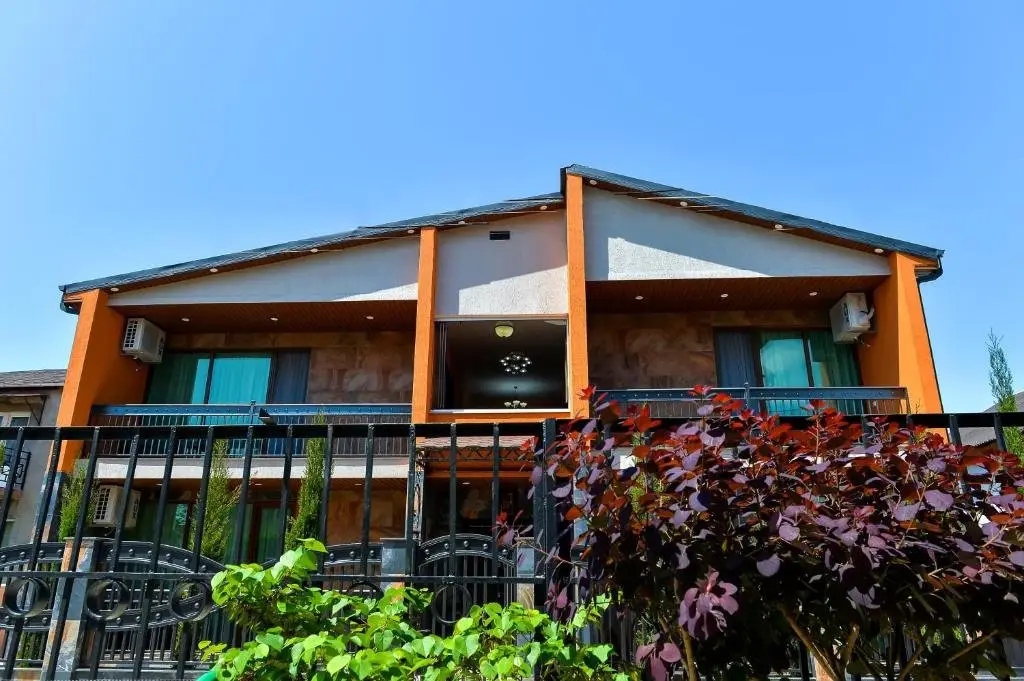 Уреки: Lions Apartment