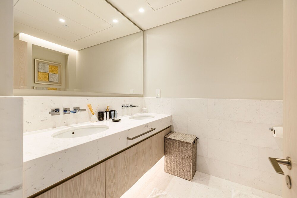 Дубай: Sea Living High Floor 1 Bed Palm Tower