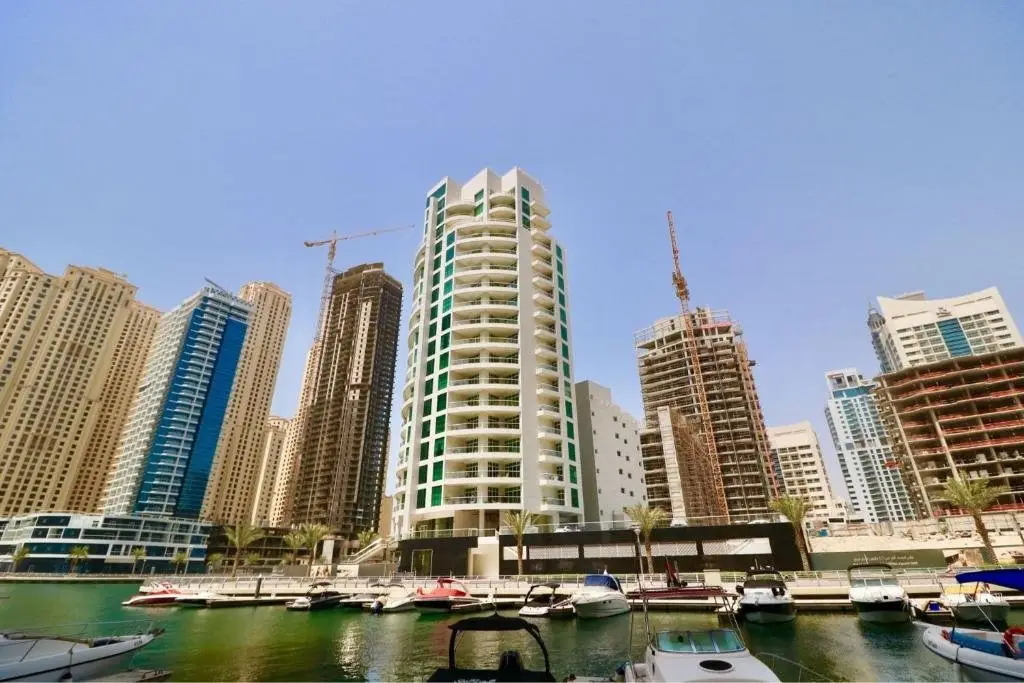 Дубай: HiGuests Vacation Homes - Atlantic Tower