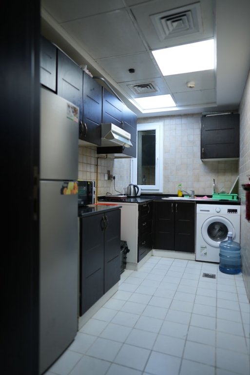 Дубай: Decent Boys Hostel