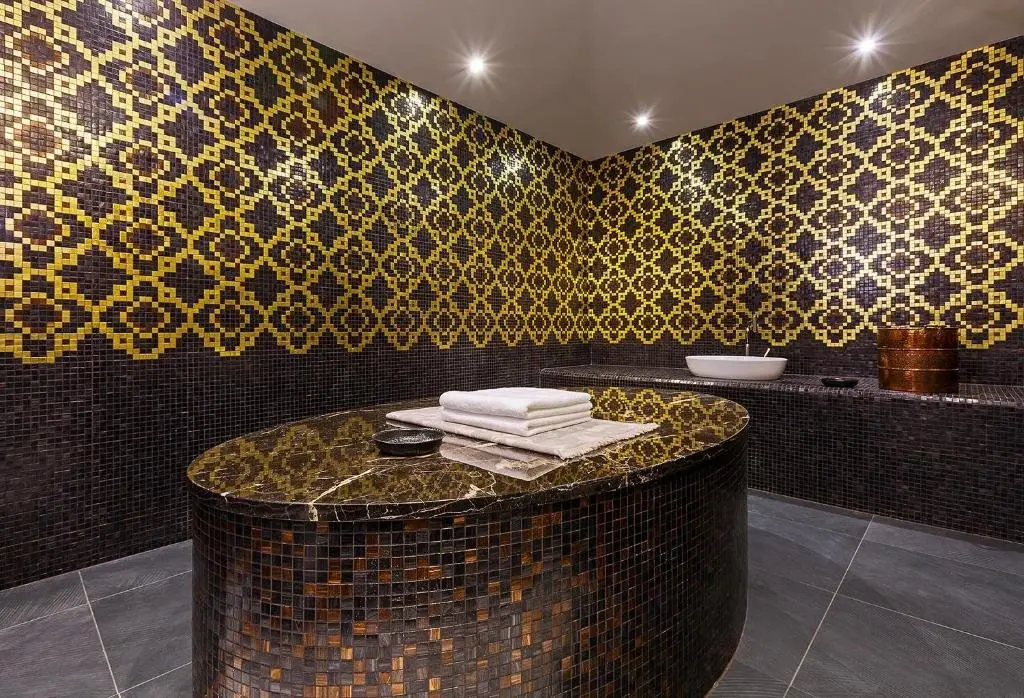 Тбилиси: Sheraton Grand Tbilisi Metechi Palace