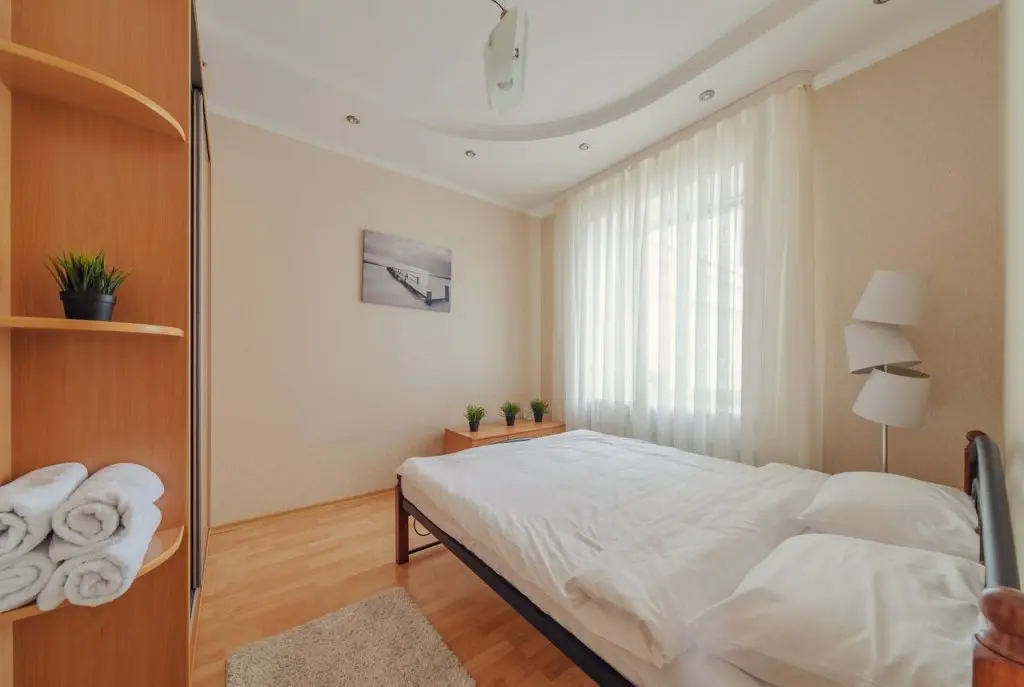 Минск: Апартаменты 3-комнатные HomeApart К.Маркса, 25