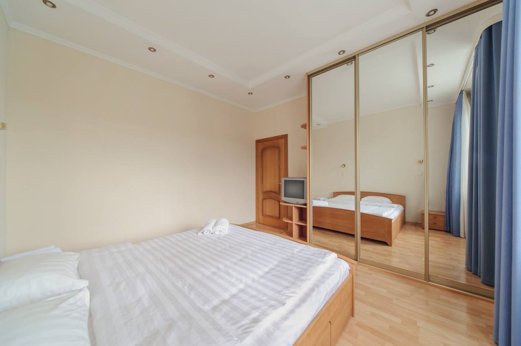 Минск: Апартаменты 3-комнатные HomeApart К.Маркса, 25