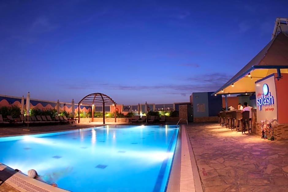 Дубай: Time Grand Plaza Room & Suites