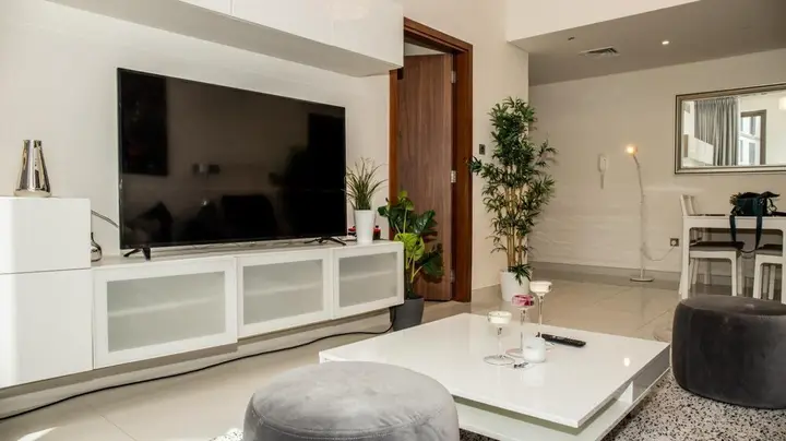 Дубай: Spacious One-bedroom Apartment at Al-jaddaf