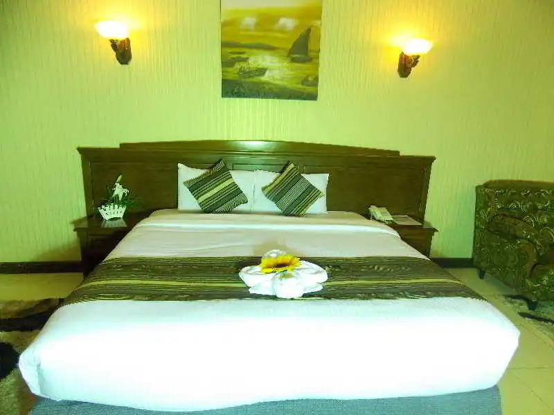 Дубай: Capital O 167 Moon Valley Hotel Apartment