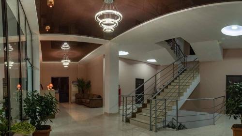 Гори: New Hotel Lucky