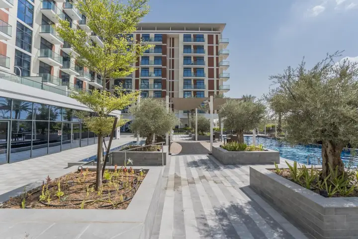 Дубай: Stuning studio with balcony in Damac Celestia