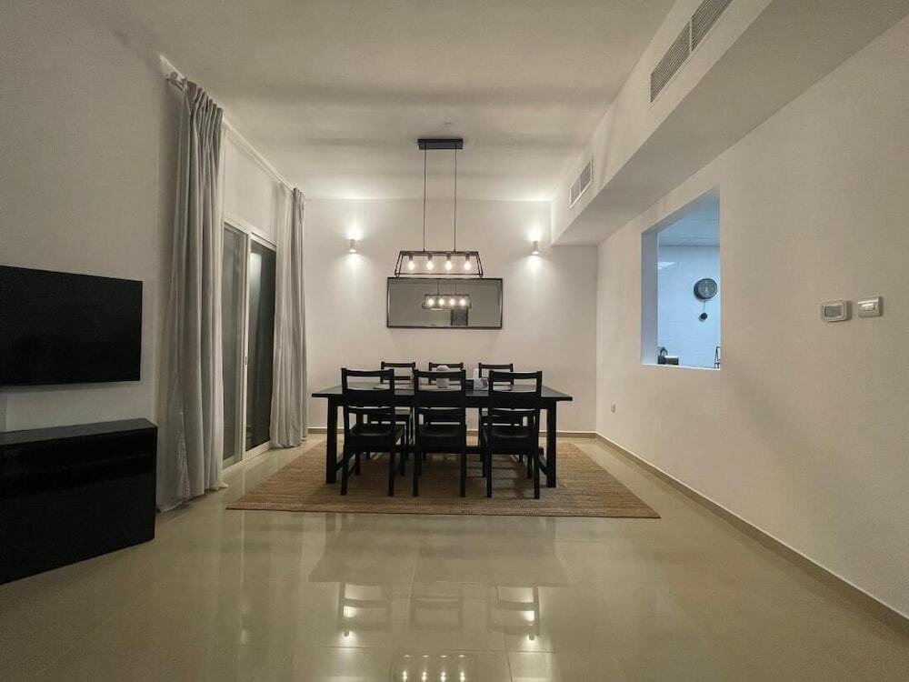 Рас-эль-Хайма: Fairways 3 Bedroom Villa With Plunge Pool and Bbq