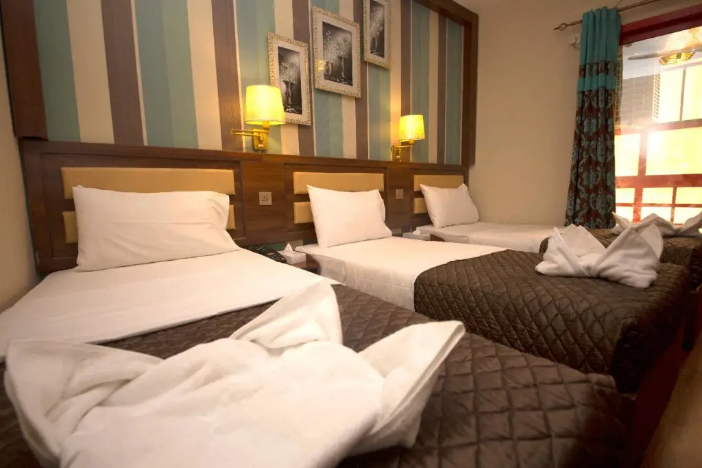 Дубай: Downtown hotel By Gemstones