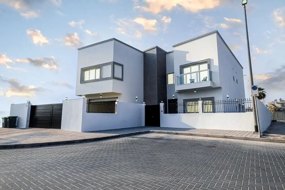 Дубай: LUX White Modern Villa
