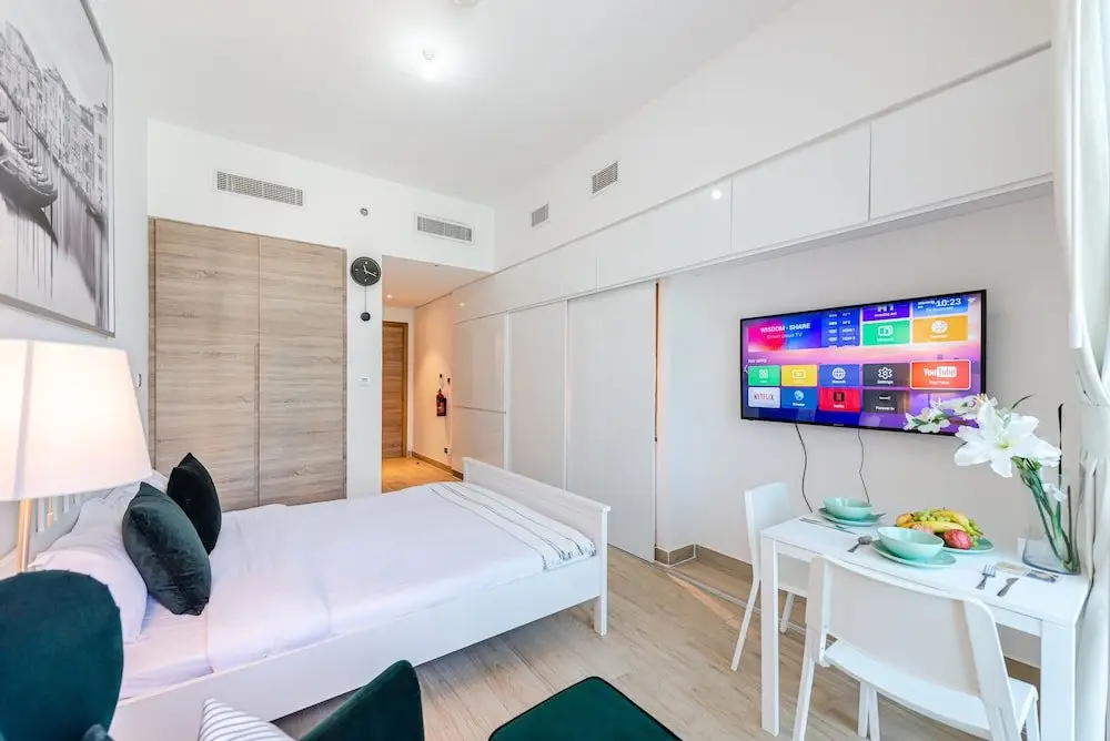 Дубай: Marco Polo - Studio with Marina View + Huge Balcony in Marina