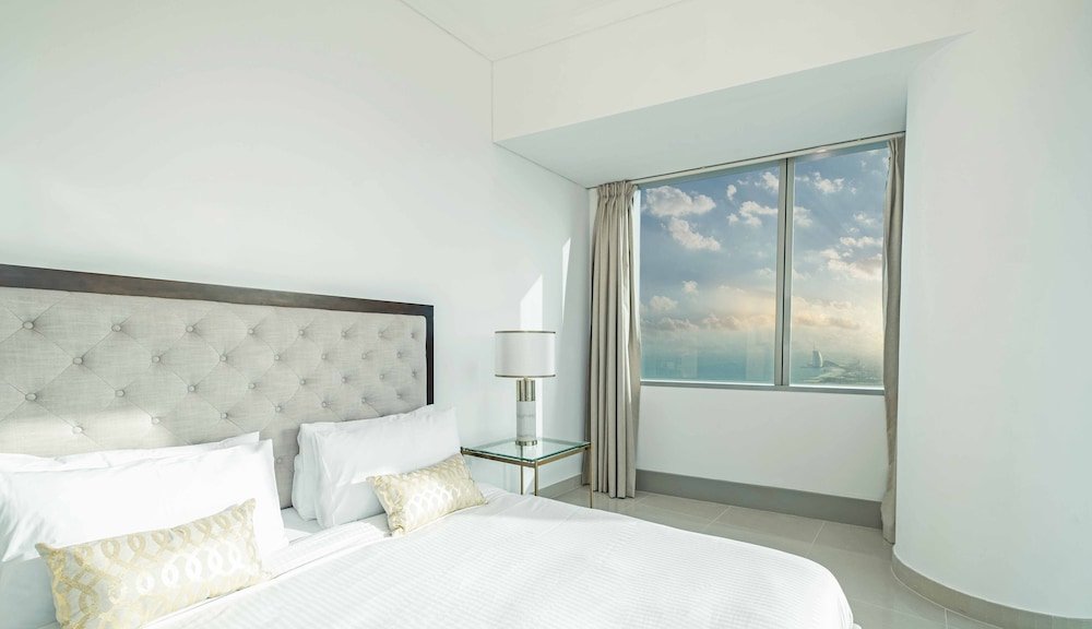 Дубай: LUX The Sky View Suite Dubai Marina