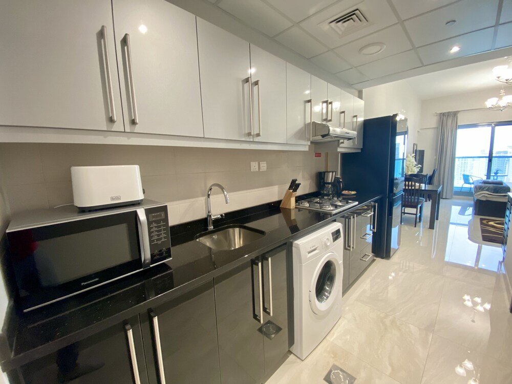 Marco Polo - Elegant Studio with Burj Khalifa Views & Balcony — фото 1