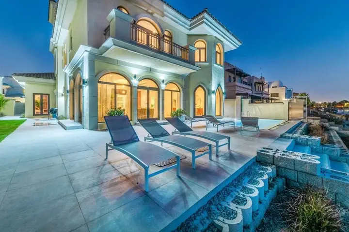 Дубай: Amazing 5 Bedroom Villa With Private Pool