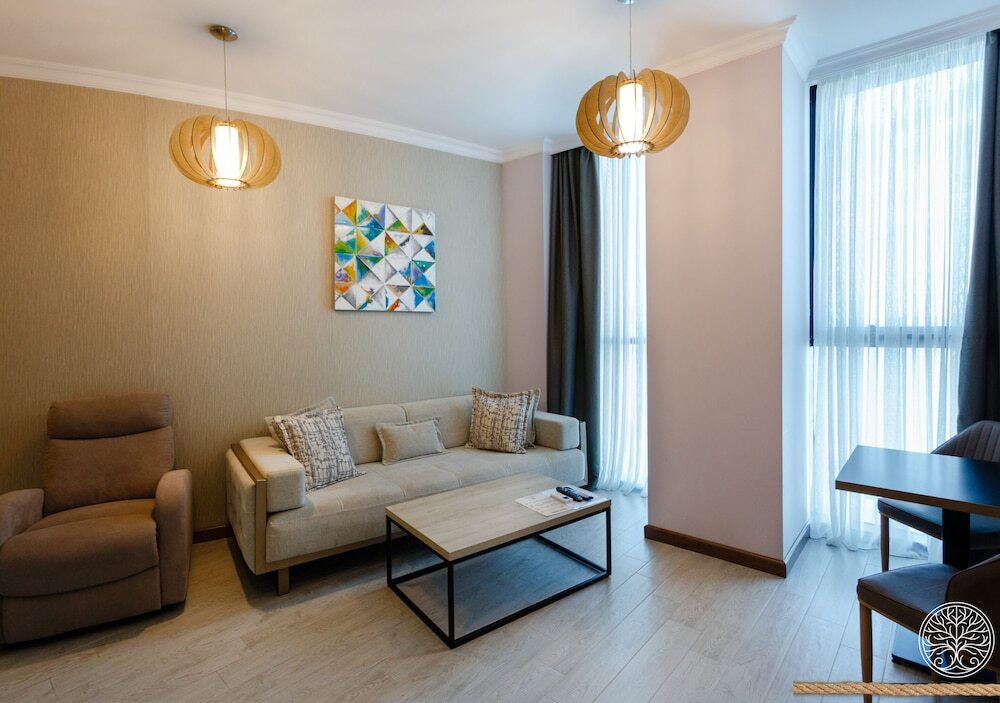 Батуми: Season Suite Apart-Hotel