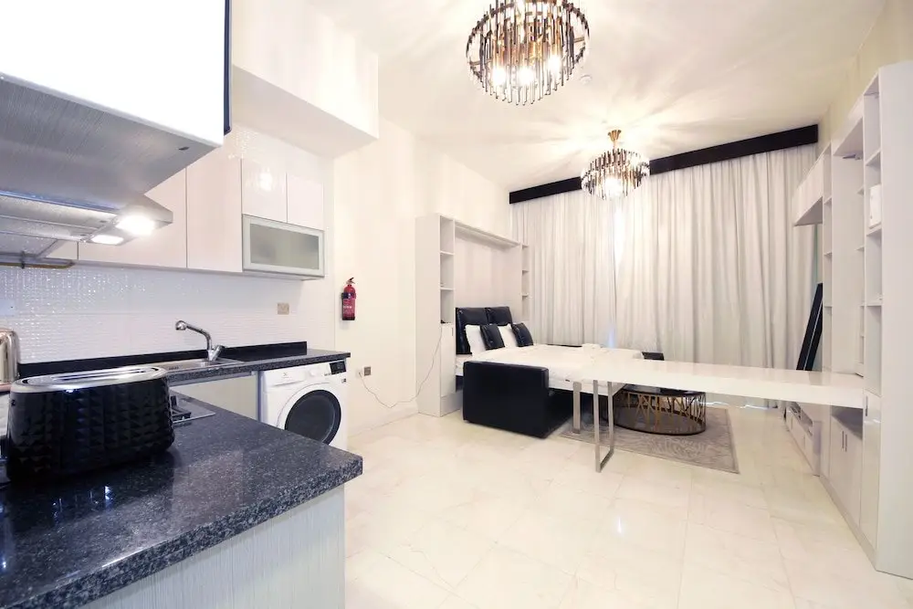 Дубай: Studio Apartment in Bayz Tower