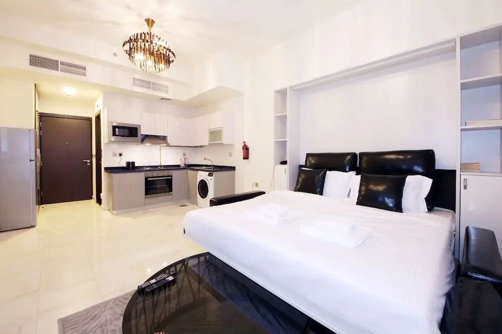 Дубай: Studio Apartment in Bayz Tower
