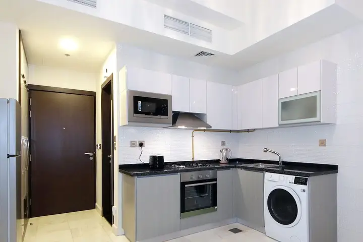 Дубай: Studio Apartment in Bayz Tower