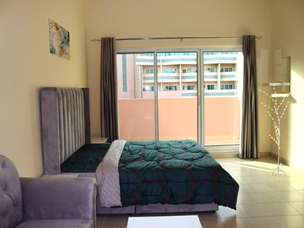 Discovery Gardens - Stunning Studio With Balcony And Free Parking — фото 1
