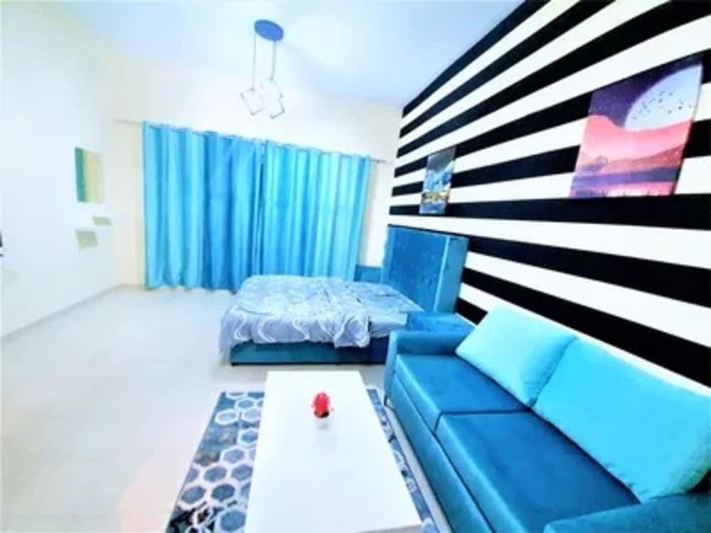 Stunning Studio Apartment With Balcony And Pool — фото 1