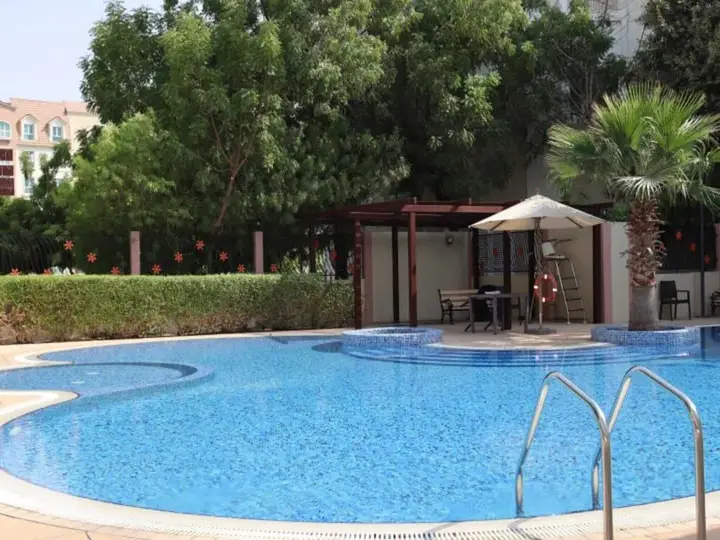 Дубай: Stunning Studio Apartment With Balcony And Pool