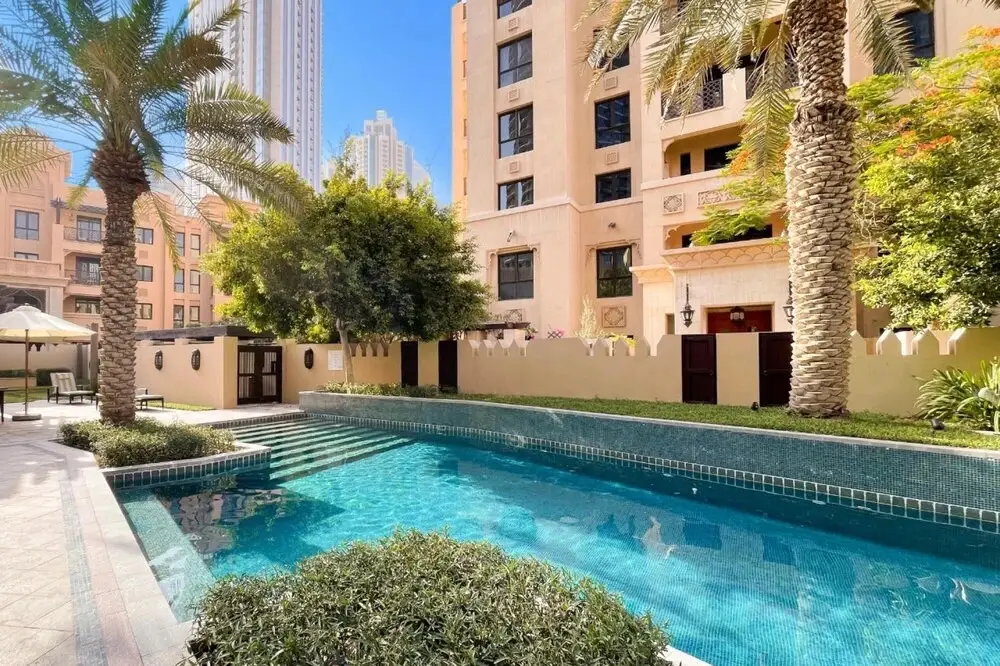 Дубай: Modern 3BR APT w Maid s Room
