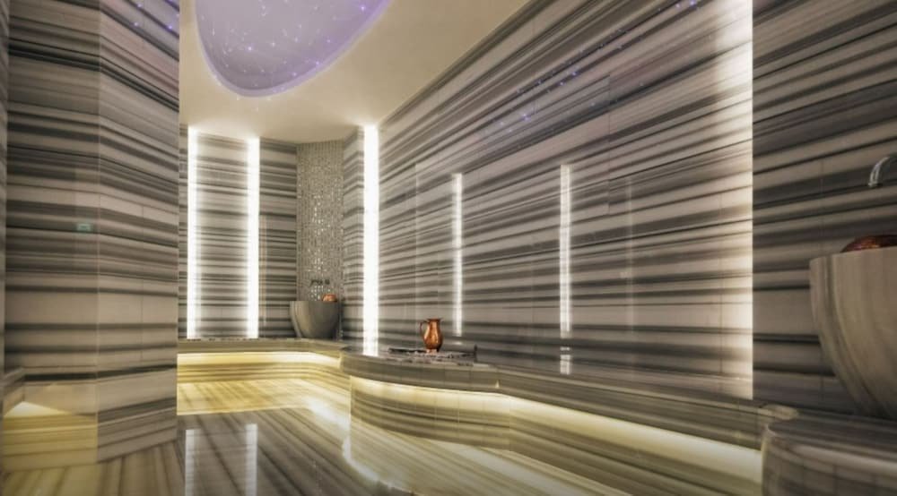 Дубай: Business Bay Paramount Towers 1BR