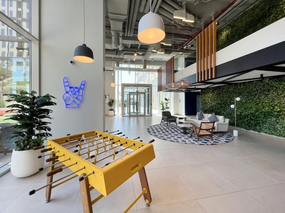 Дубай: Modern Boho 1BR Sleeps4 Balcony Pool Gym Dxbhills