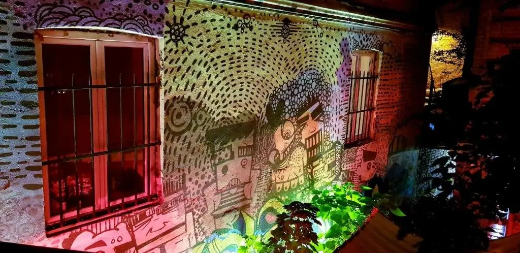 Тбилиси: Georgian courtyard apartment