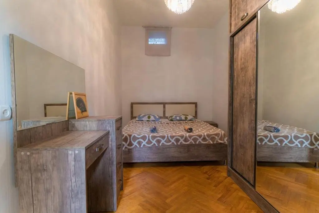 Тбилиси: Georgian courtyard apartment