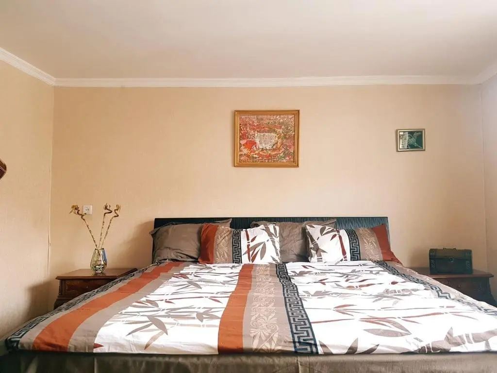 Тбилиси: Georgian courtyard apartment