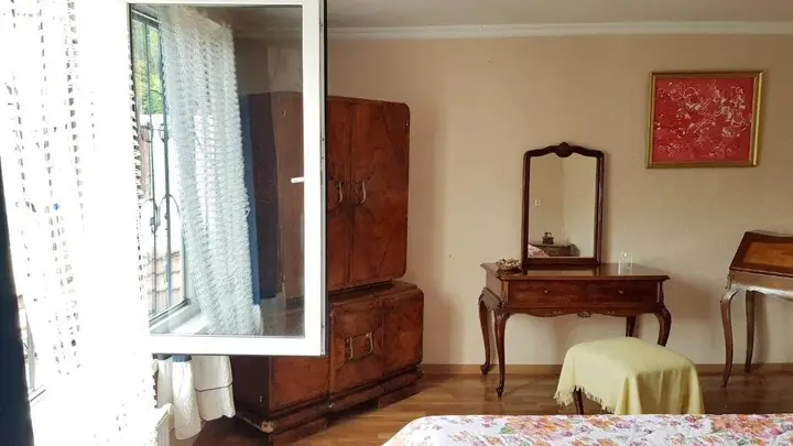 Тбилиси: Georgian courtyard apartment