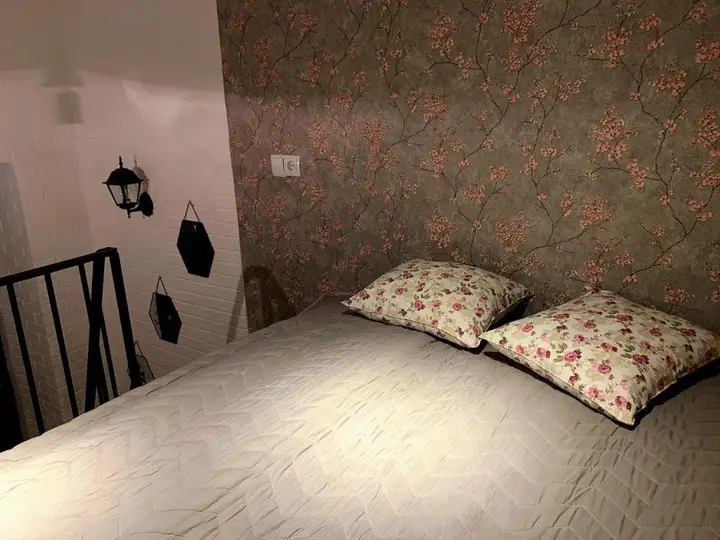 Тбилиси: Tiny Apartment in Italian Courtyard