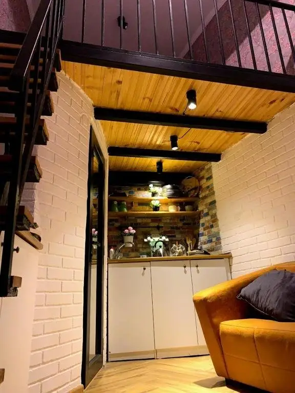 Тбилиси: Tiny Apartment in Italian Courtyard