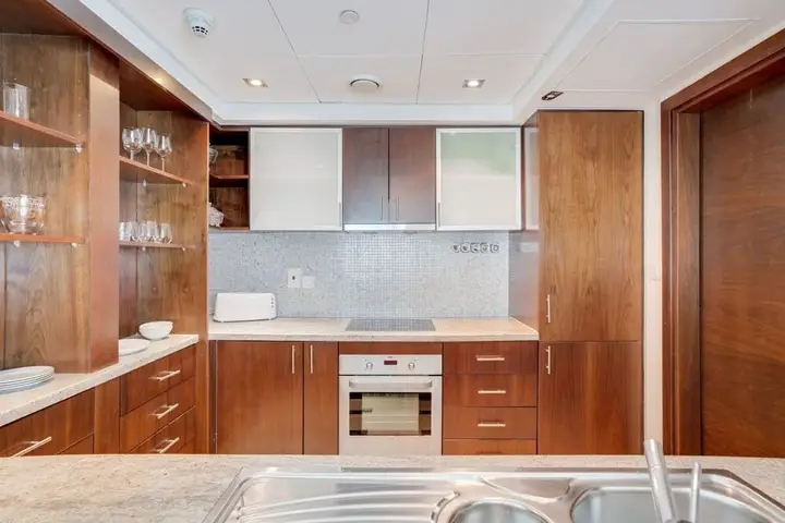 Дубай: Modern Apartment in Dubai Marina Amazing Pool!
