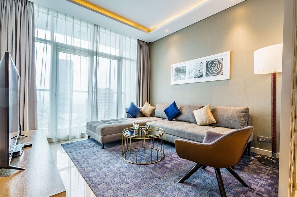 Stunning 2BR with Balcony-Canal View — фото 1
