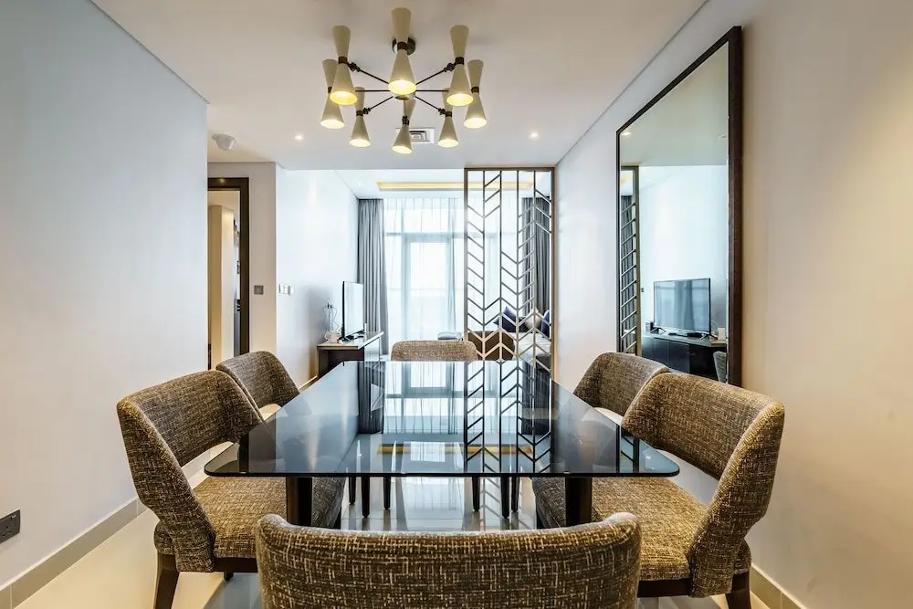 Дубай: Stunning 2BR with Balcony-Canal View
