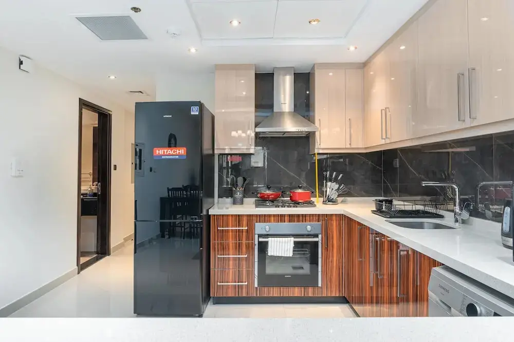 Дубай: Whitesage - Spacious Apartment with Balcony Near Metro Station