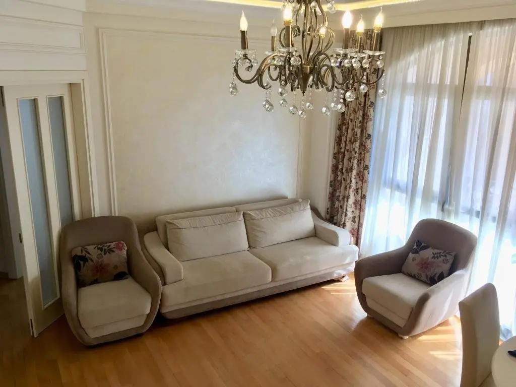 Батуми: Light Apartment on Rustaveli Avenue