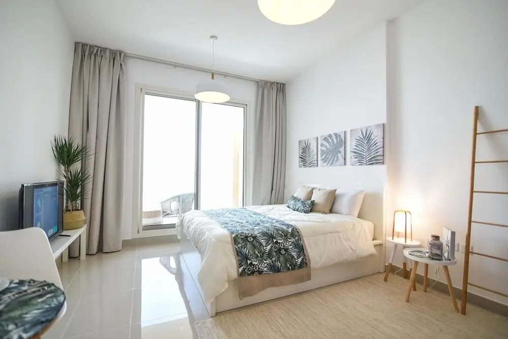 Дубай: GreenFuture - Contemporary Studio Amidst Top Places in JVC