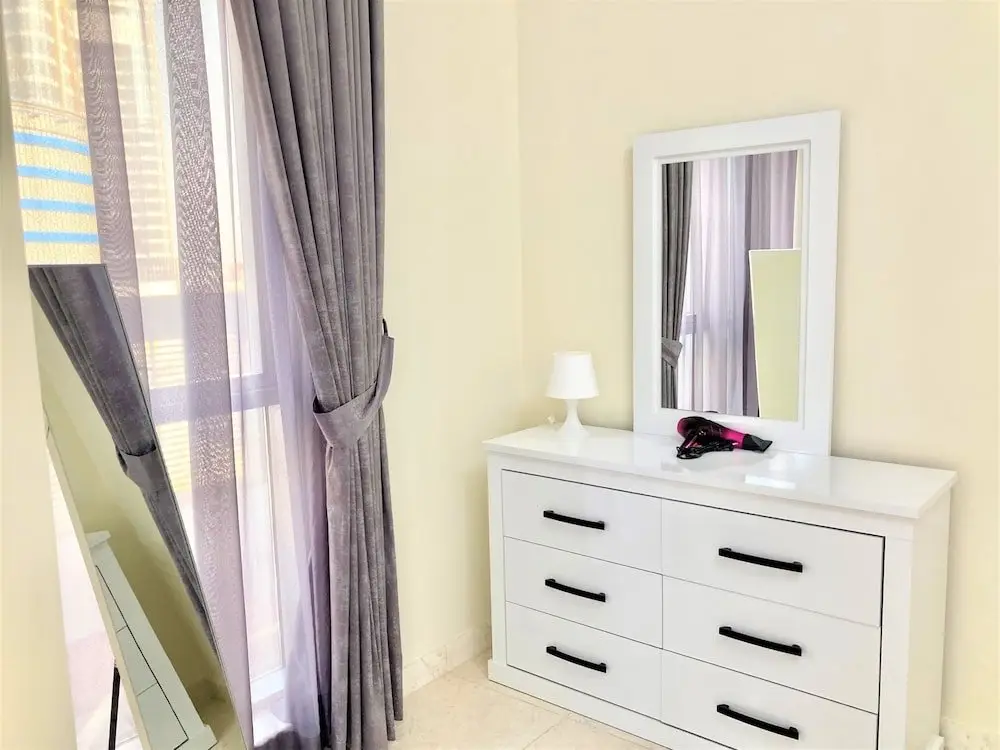 Дубай: Gorgeous 1B With Balcony in Business Bay