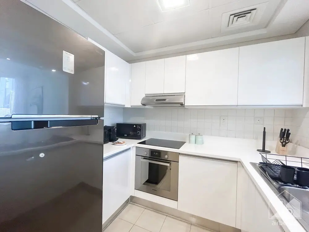 Дубай: Luxurious 1B Seaview Apartment in JBR