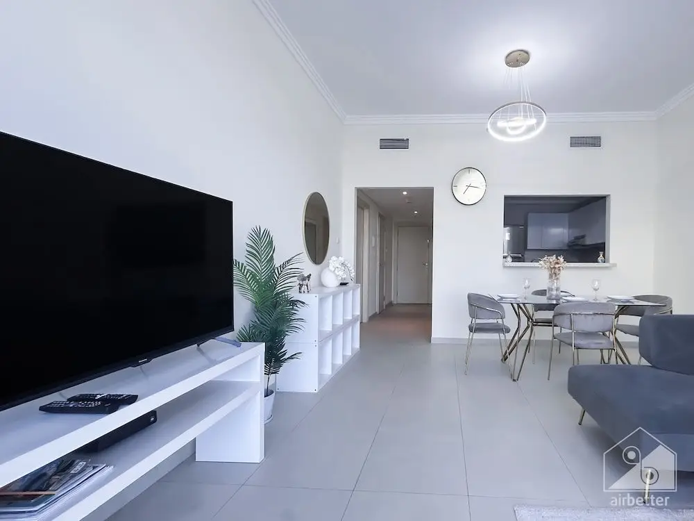 Дубай: Luxurious 1B Seaview Apartment in JBR