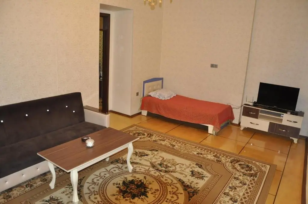 Баку: Diamonds Apartment