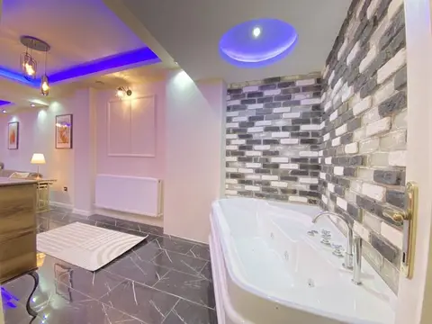 Refreshing Duplex Flat With Jacuzzi in Sisli — фото 1