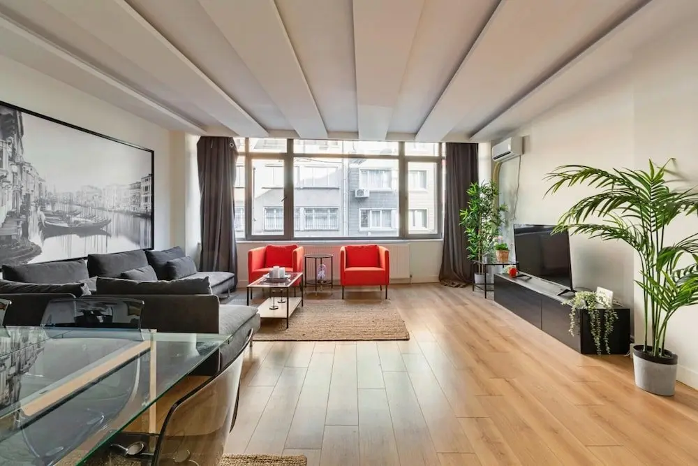 Стамбул: Sleek and Central Flat With Backyard in Besiktas