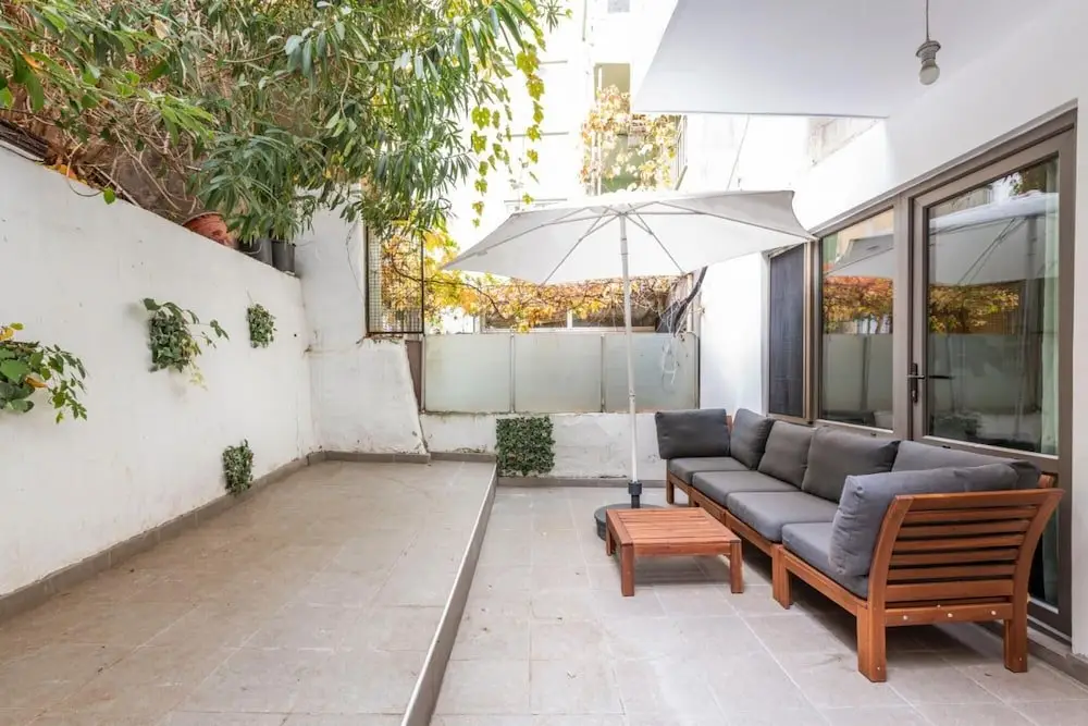 Стамбул: Sleek and Central Flat With Backyard in Besiktas
