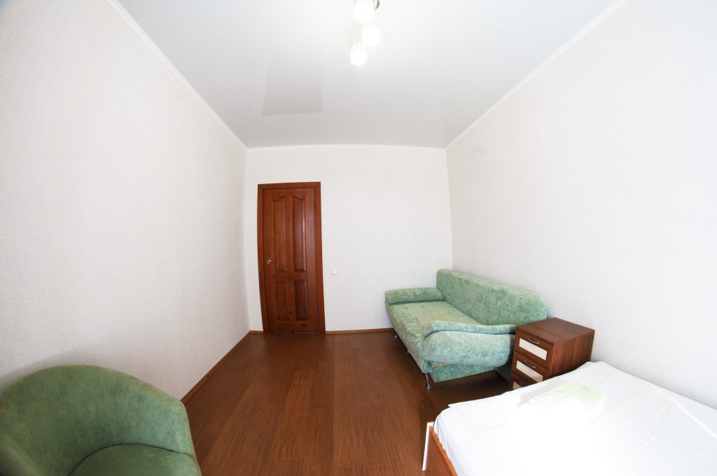 Тюмень: Апартаменты на Максима Горького 83