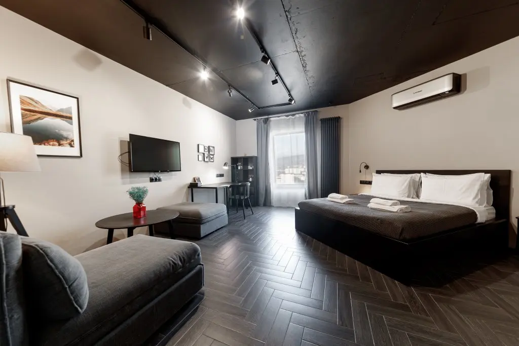 Сочи: Апартаменты Red Apartments Виктория Осень